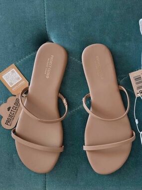 Women's Project Cloud vegan leather lightweight flat sandals - size 8